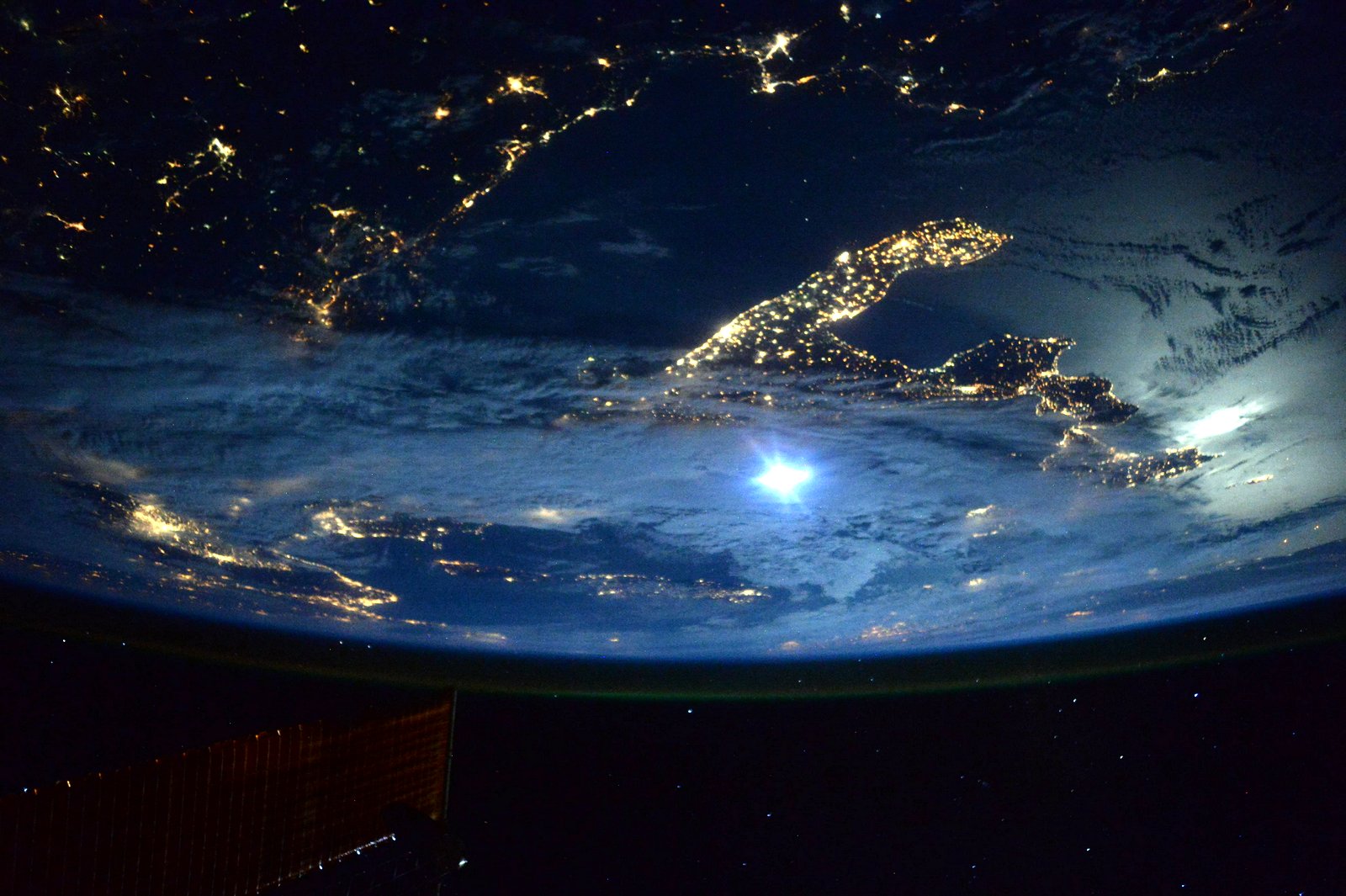 L'Italia dalla Stazione Spaziale Internazionale (foto NASA - Scott Kelly)