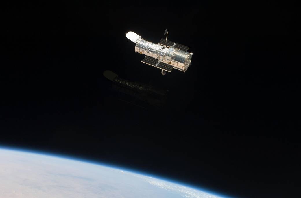 L'Hubble Telescope visto dallo Space Shuttle Atlantis - Credit: NASA