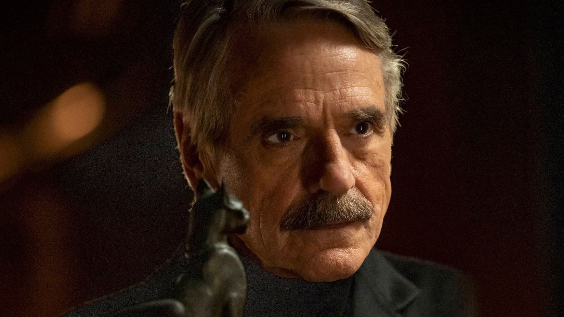 Jeremy Irons nel film Uomini e Dei